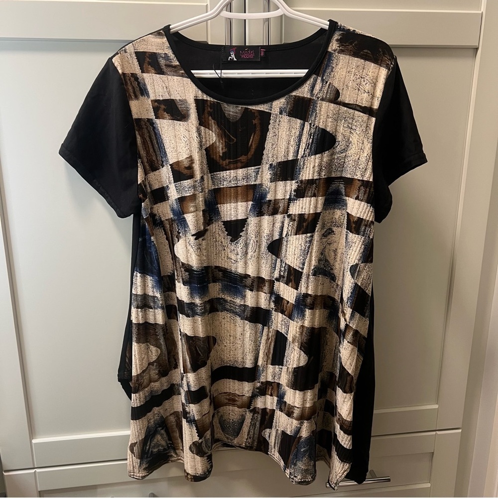 NWOT MODEL FRANCE Graphic Short Sleeve Tunic Top Tee | Lightweight, Flowy | O/S